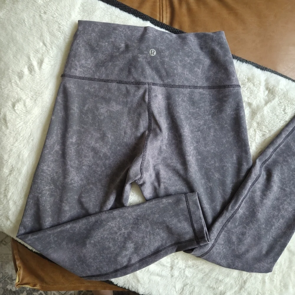 Lululemon Denim Wash Dusky Lavendar Wunder Train HR Tight Size 10